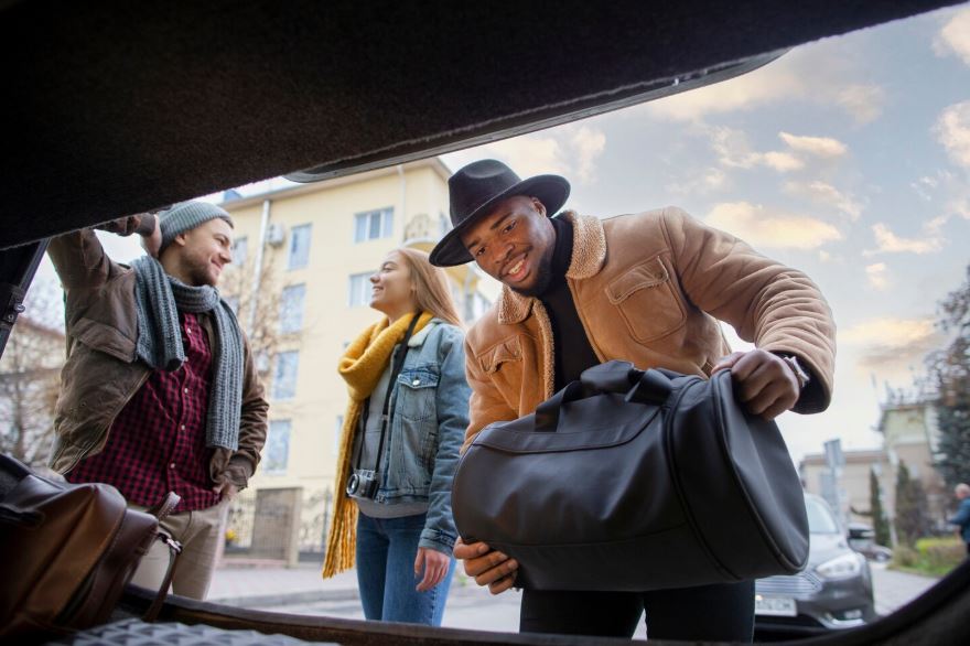 CityCabz Milton Keynes Gatwick transfer