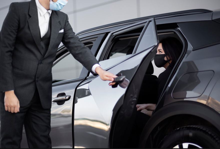 CityCabz Silverstone to Luton taxi service