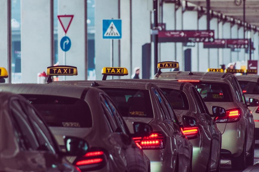 Milton Keynes to Heathrow taxi