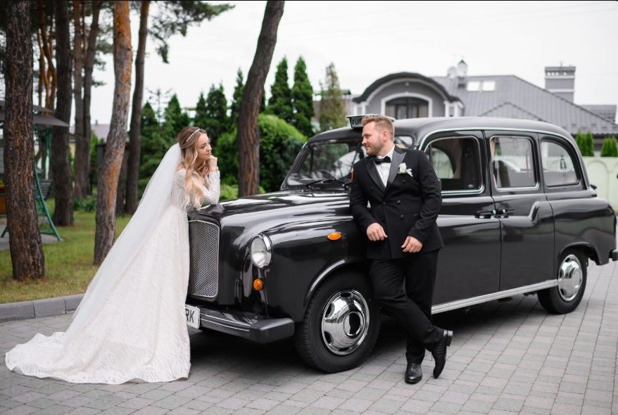 Professional wedding taxi Milton Keynes transfers