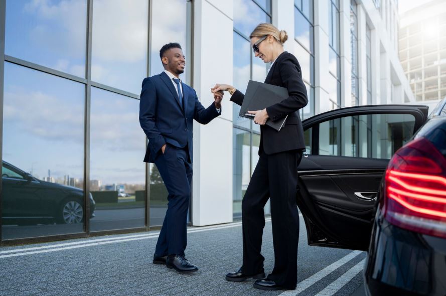 Professional taxi Silverstone to Northampton