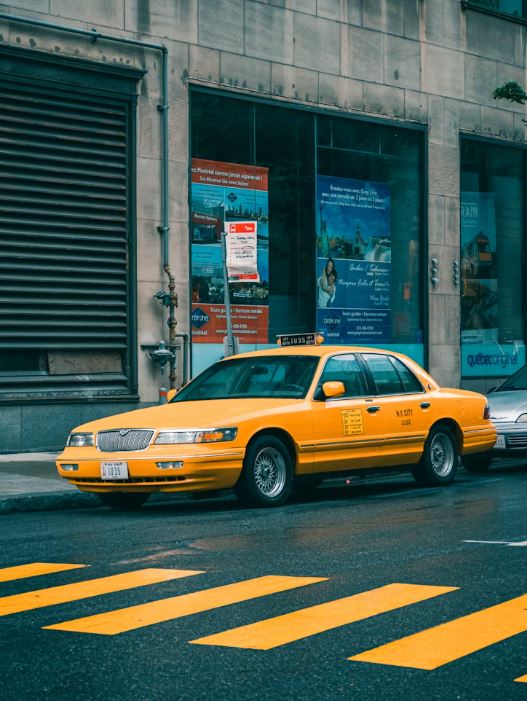 Luton airport taxi from Milton Keynes