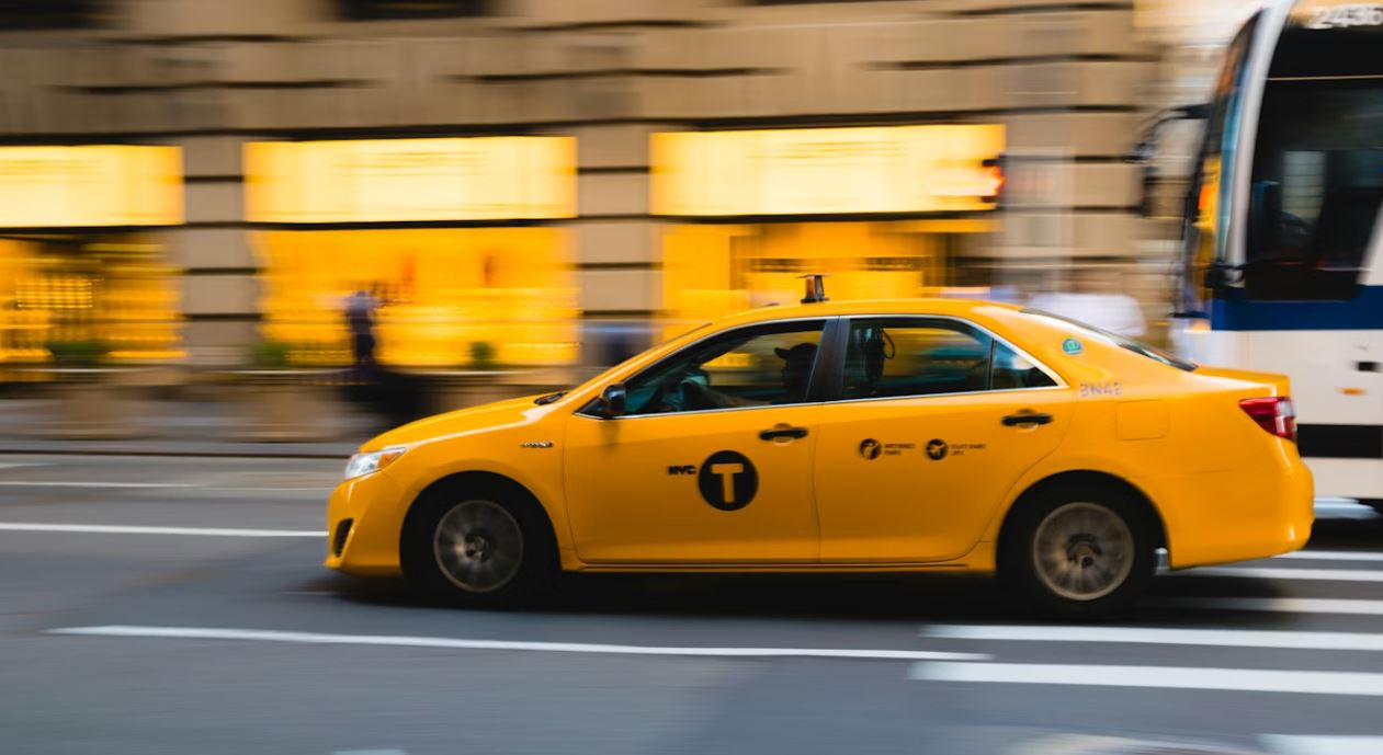 Gatwick airport transfer from Milton Keynes