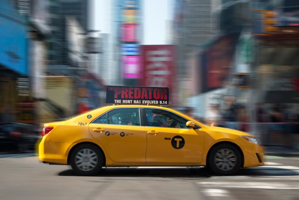 Taxi transfer Newport Pagnell to Silverstone