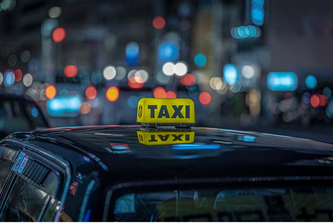 Taxi Wolverton to Silverstone Circuit transfer