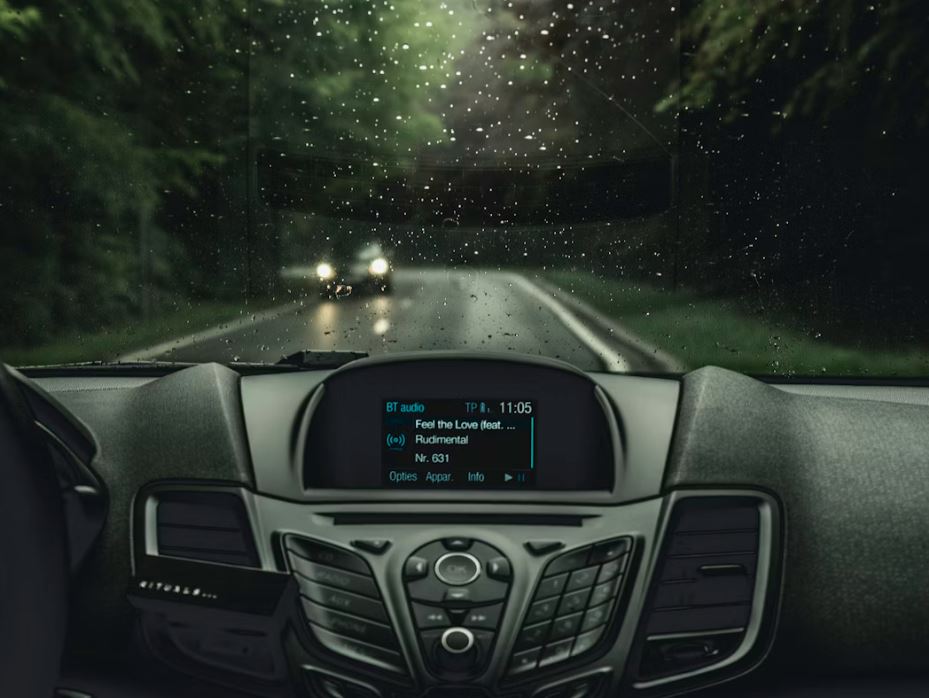 Silverstone taxi from Milton Keynes