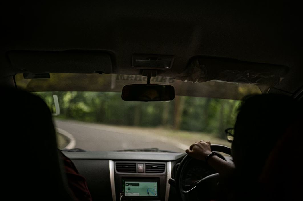 Taxi Milton Keynes to Gatwick Airport